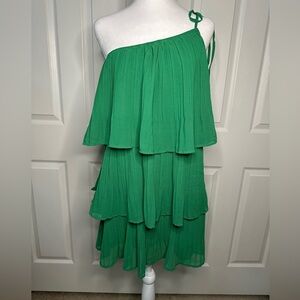 Lulu’s, One Shoulder, 3 tiers of ruffles, pleated look, Kelly Green, 💚 Large